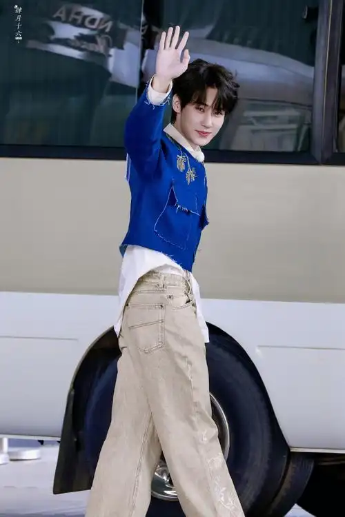 张真源奔跑吧##今日星拍放送##奔跑吧全员开工打卡