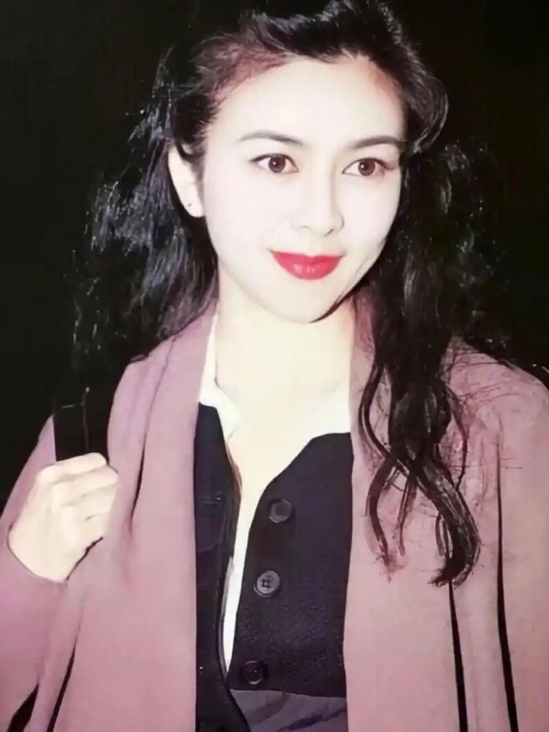 关之琳,港媒一直称其为香港第一美女,刘德华曾在公开场合多次说她是