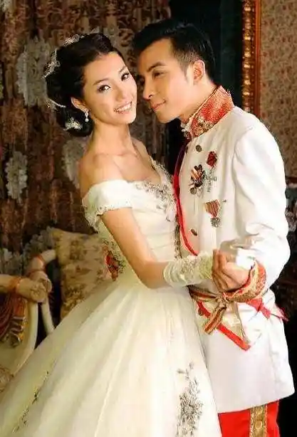 还是郑建鹏女友的冼燕坚,虽然