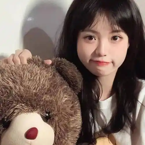 可爱/御姐范的黑发色披肩发▼发型的流行趋势已经不是以前那种夸张