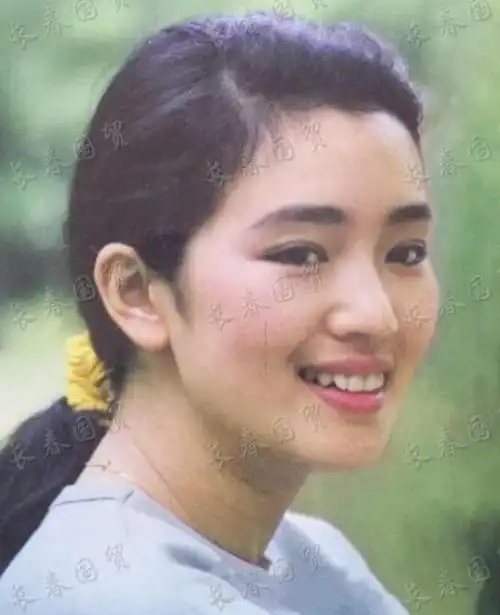巩俐成名时青涩旧照曝光这才是真正的纯天然美女