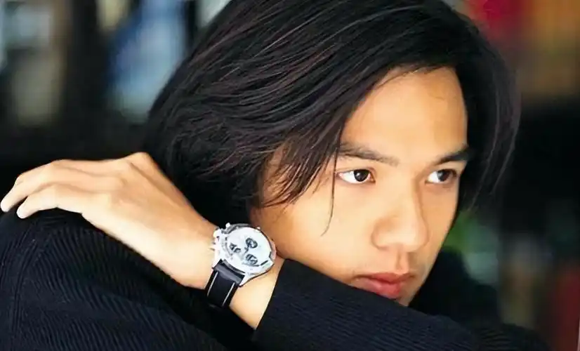 2004年,冯德伦拍摄了自己的首部电影《大佬爱美丽》