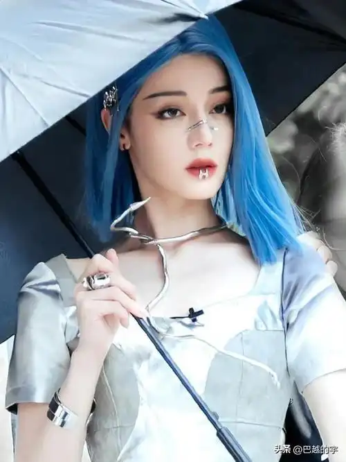 被迪丽热巴的美貌硬控了!未来机械 唇环,百变妆造惊艳国人!