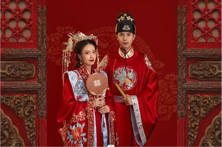 开口就惊艳全场的中式婚礼主持词,喜欢新中式婚礼的新人一定不要错过