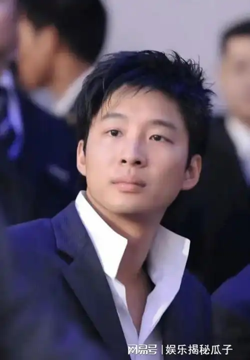 霍启山黑色西装帅出圈,网友建议他追张雨霏|霍启刚|郭晶晶|霍震霆