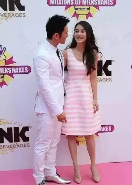 原创当刘亦菲和angelababy撞衫赫本优雅裙你们猜谁赢了