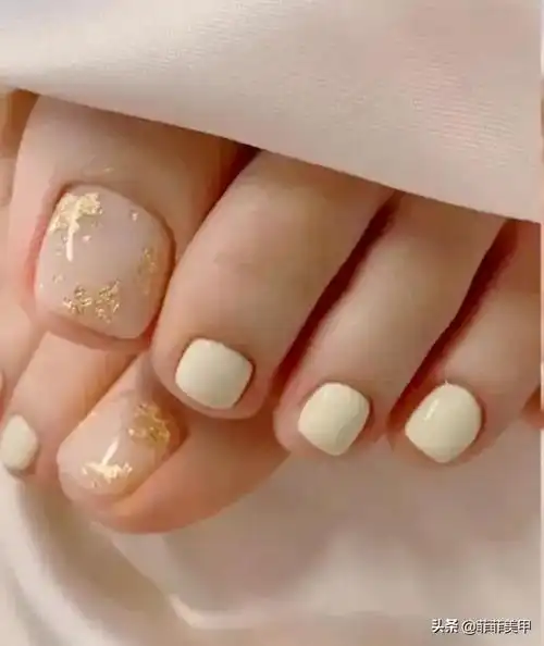 脚趾甲美甲新款2022图片5款适合夏天的美甲图片