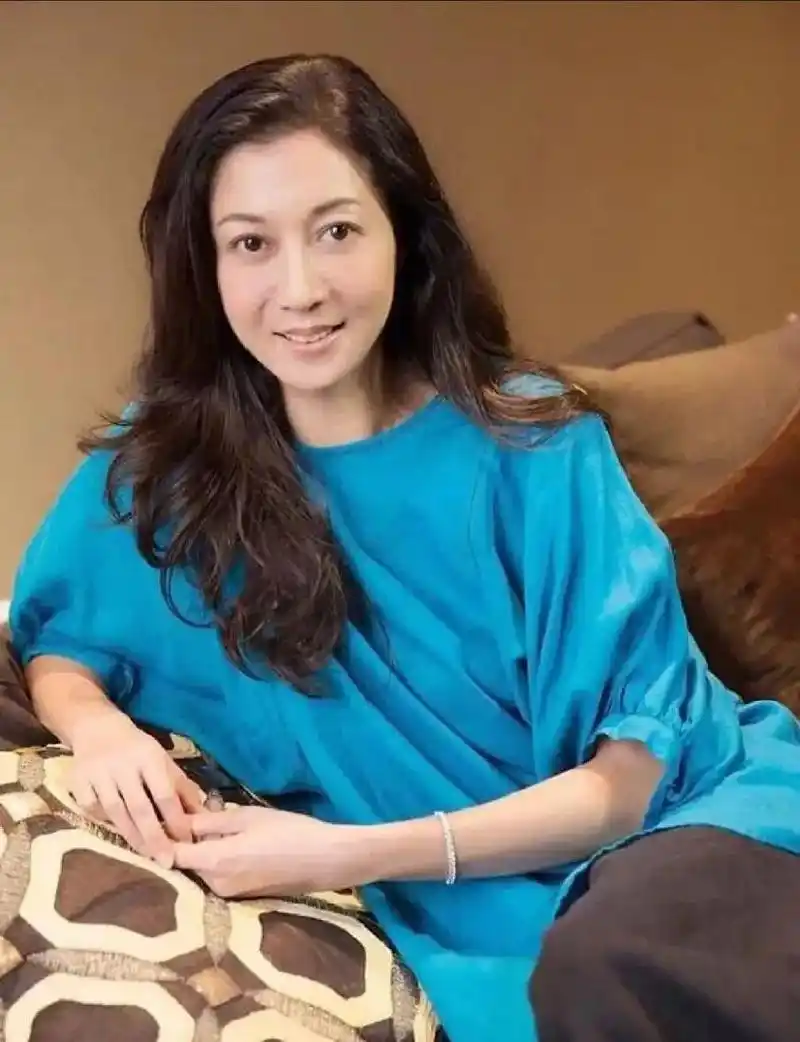 成龙用一张亲子鉴定,撕开吴绮丽的真面具,难怪林凤娇能隐忍30年.