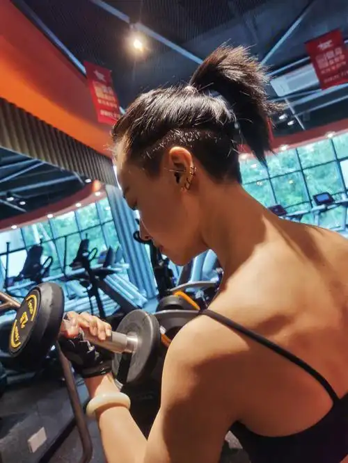 画风就有点跑偏了不过如果我要是我一定是个帅#女生半剃头