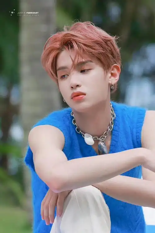 98989898今天又是爱你爱nana们的一天#黄明昊##黄明昊闪光