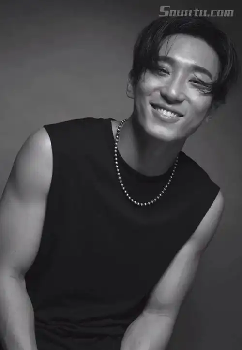 帅哥演员杨政最新写真大片背心搭牛仔阳光随性型男男演员杨政