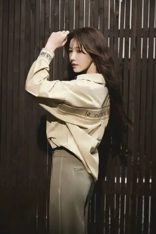 李智雅女装画报公开优雅小资展法式风情