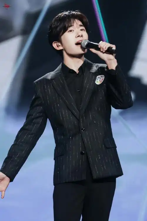 易烊千玺不辞星海舞台