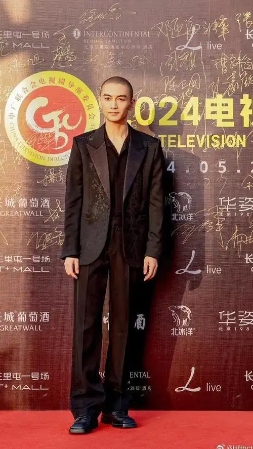 北京这天,被"光头造型"走红毯的陈晓惊艳,有颜任性却惊艳全场