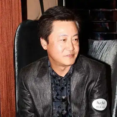 赵宝刚个人资料 - 赵宝刚老婆/身高/年龄/丁芯 - 星爪时尚网