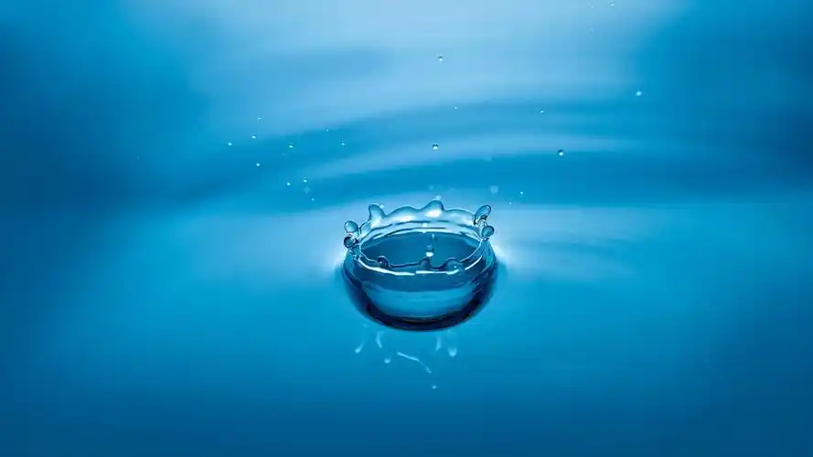 简约淡雅 水滴飞溅4k高清图片壁纸壁纸(小清新静态壁纸) - 静态壁纸