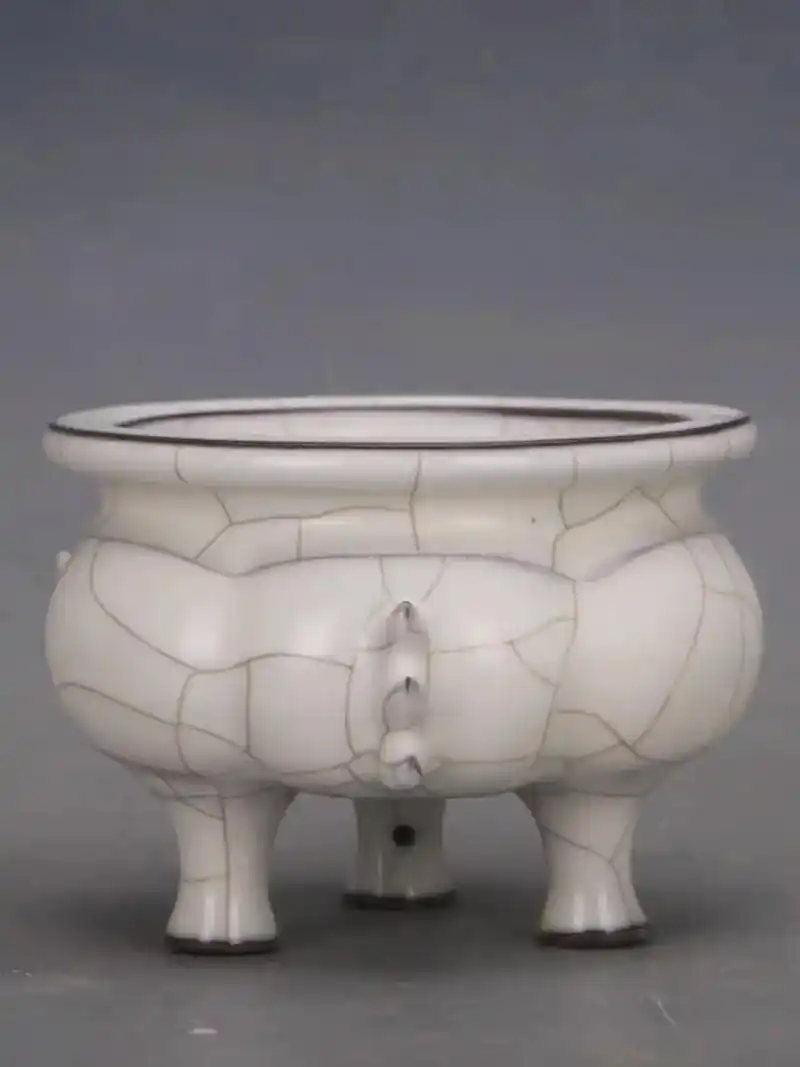 宋 官窑月白釉铁胎冰裂纹三足香炉 仿古瓷器全手工烧制家居装饰 - 抖