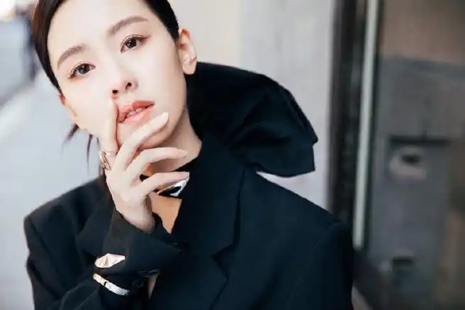 陈都灵黑西装好a##陈都灵黑西装街头大片