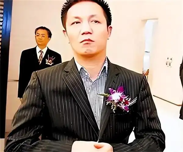 上海前首富周正毅入狱后嫌太热给牢房装空调服刑期间净赚30亿