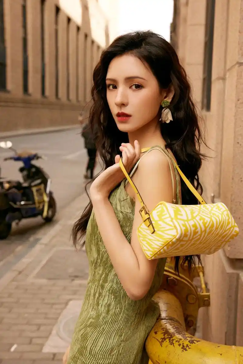 精美图集|张予曦娇俏如花,温柔甜美