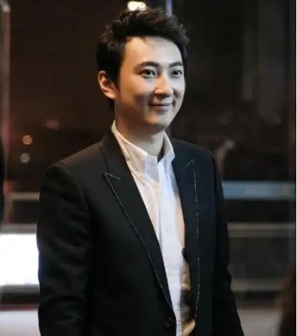 王思聪退出万达集团董事,名下关联49家企业,曾多次被限制高消费_大