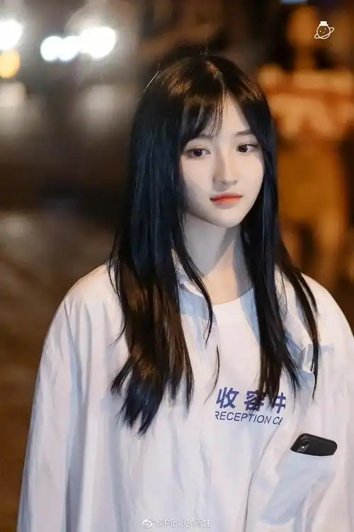 费沁源的长相完完全全直男斩!干干净净清纯可爱的样子.心动了