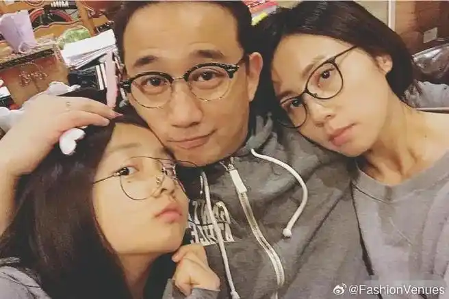 黄磊一家连续人设翻车,撕开了娱乐圈多少"美好"人设遮羞布