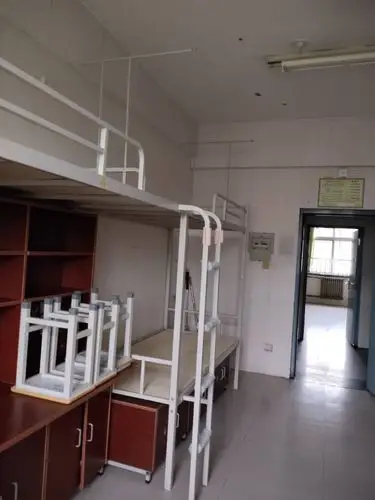 疫情在前 责任在肩——民大附中宿舍楼全力做好开学前准备工作