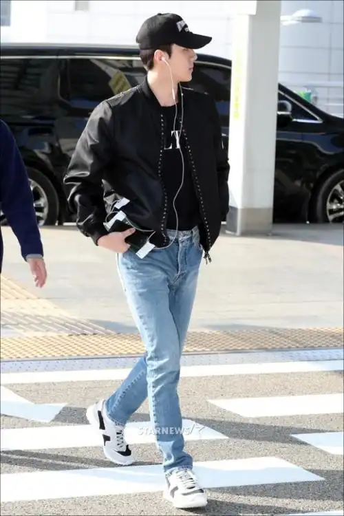 exo世勋飞赴中国香港参加活动 机场街拍显时尚大片既视感【组图】