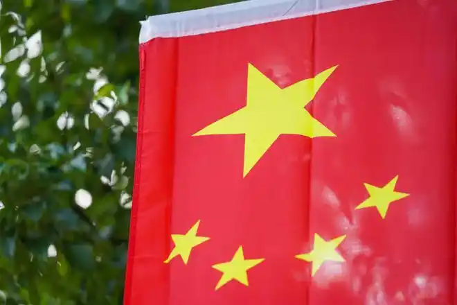 【迎国庆】街道洋溢中国红 国旗招展喜庆浓|节日_网易订阅