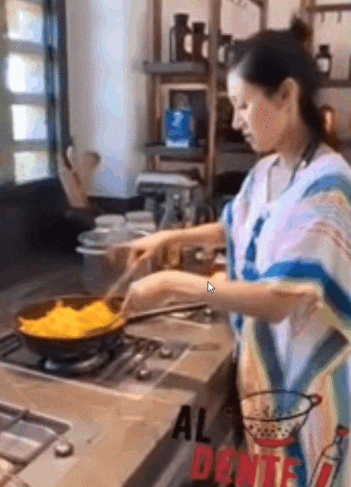 李嘉欣素颜下厨为老公做饭,大美人动作娴熟是个好妻子