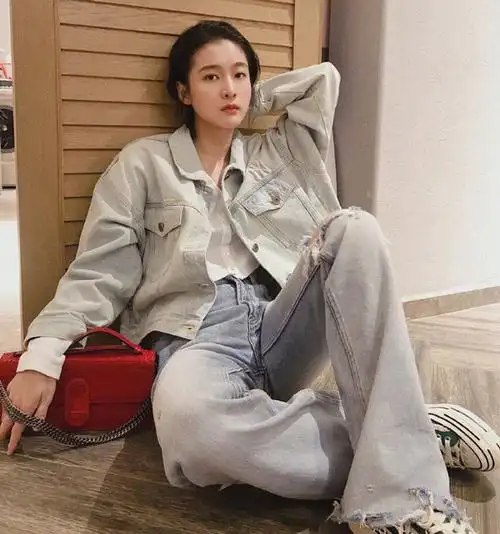 张雪迎穿牛仔裤张雪迎写真