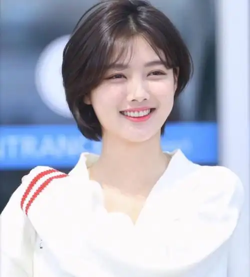 圆脸的女生在选择发型的时候十分谨慎圆脸的女生适合什么发型