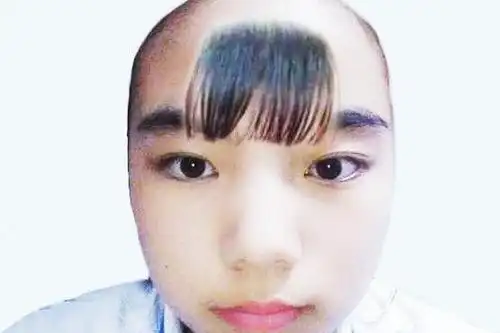 女孩求大神给p个刘海,目测女孩已经哭晕在厕所了