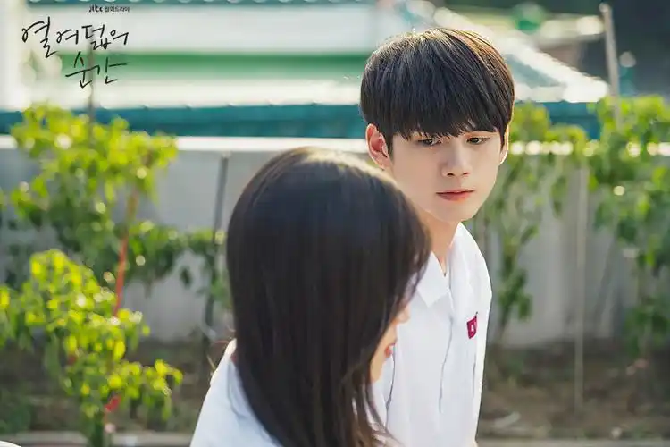 《十八岁的瞬间》剧照第33张图片