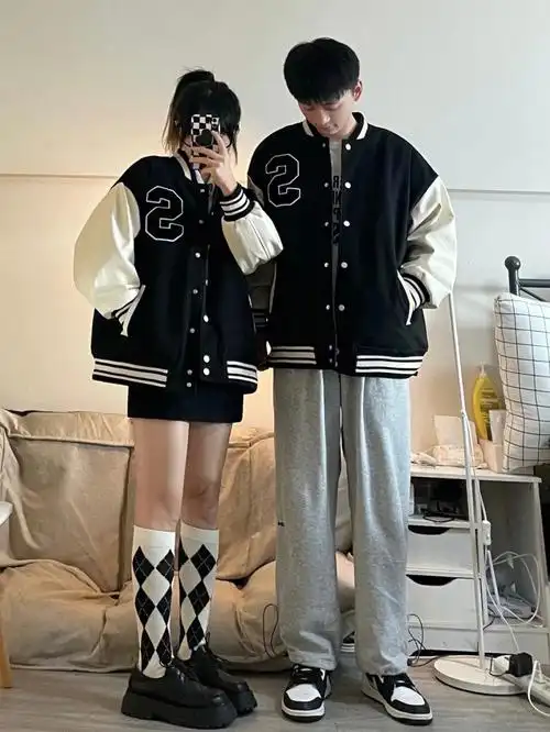 155173情侣穿搭冬天也能穿的夹棉棒球服