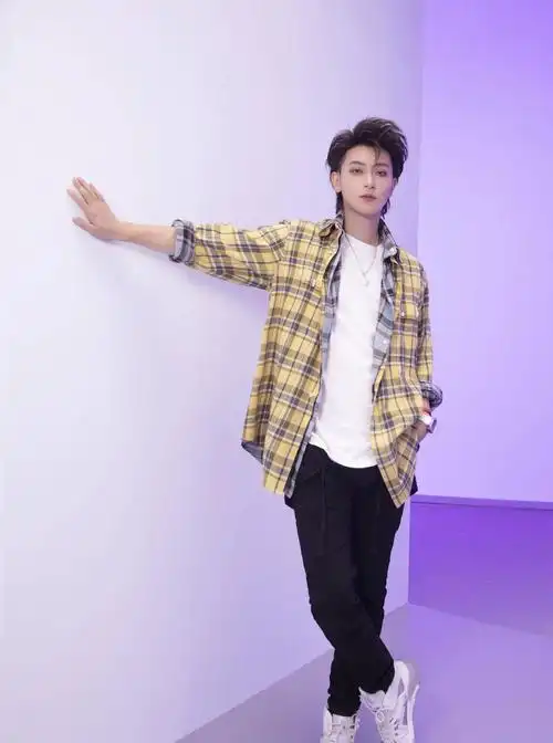 原创张艺兴黄子韬演绎早春百变穿搭时尚帅气很有范儿还不赶紧学