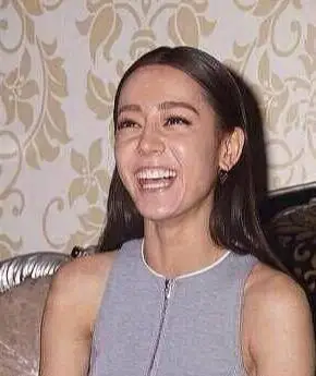 迪丽热巴丑照流出,皮肤超差?黑粉恶意丑化照片,其心可诛