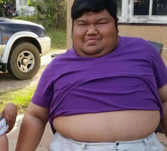 女孩爱上丑胖男子并称自己会幸福一辈子原因让人感到惊讶