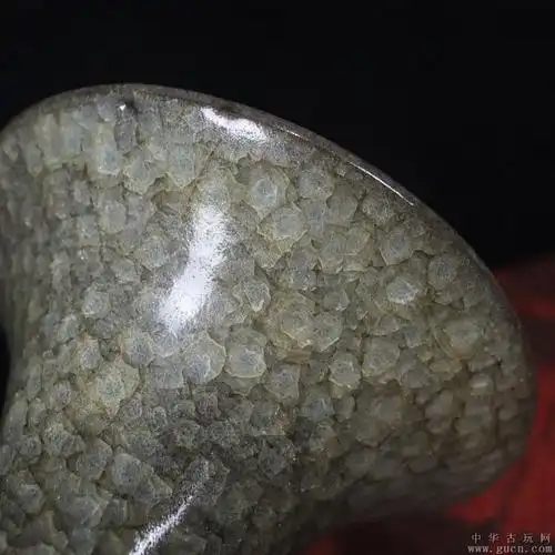 旧藏宋代官窑冰裂开片花觚