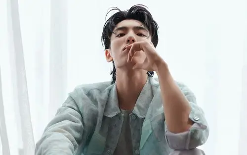 王子异帅气图片桌面壁纸