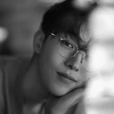 霸气成熟的男生微信头像黑白