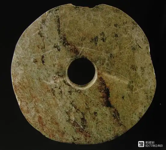 神人兽面纹玉琮  良渚文化直径7.5,孔径6.6,高4.