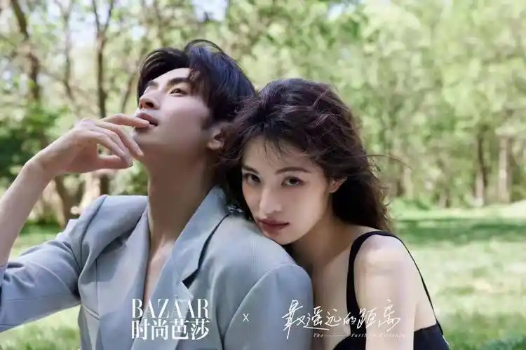 钟楚曦与侯雯元被偶遇!在钟姐的多段恋情里,侯是唯一有名分的人