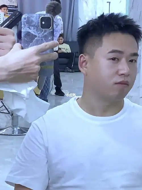 微胖男生适合的干净小短发