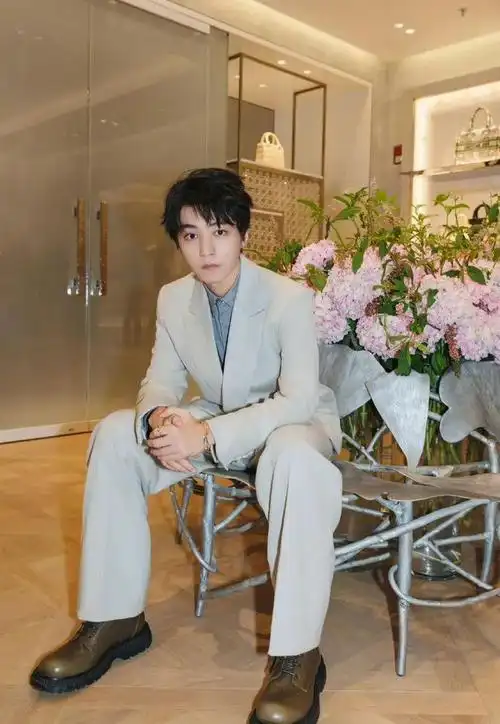 华晨宇邓紫棋复合陈哲远鞠婧祎剧组夫妻王俊凯抹黑队友