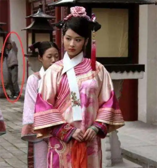 这前后都不分了吗?穿帮的太有意思了!3.