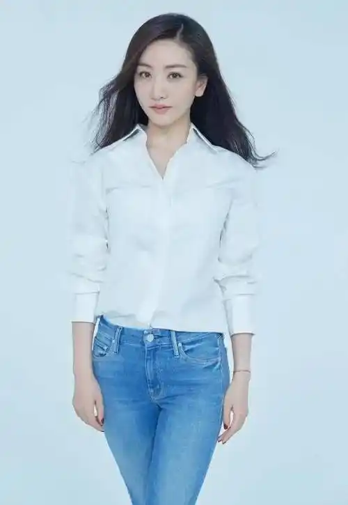 她被誉内娱"最干净女星",出道13年佛系做自己,今40岁仍如少女_杨蓉