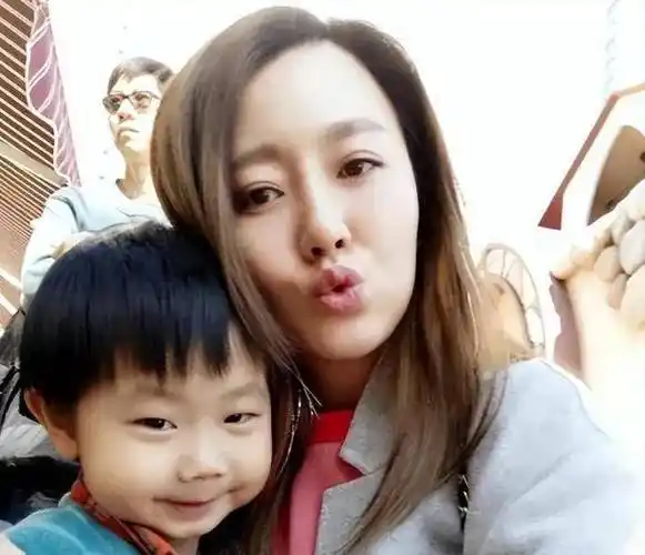 潘阳:潘长江安排她30岁嫁给10亿富豪,为何婚后却带娃常住娘家?