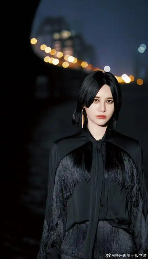 尚雯婕晒浪姐5工作餐